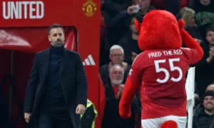 Van Nistelrooy: 'Ten Hag bị tổn thương khi rời Man Utd' Van Nistelrooy: 'Ten Hag bị tổn thương khi rời Man Utd'