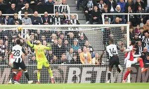 Arsenal thua trên sân Newcastle Arsenal thua trên sân Newcastle