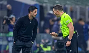 Arteta ấm ức với trọng tài sau trận thua Inter Arteta ấm ức với trọng tài sau trận thua Inter