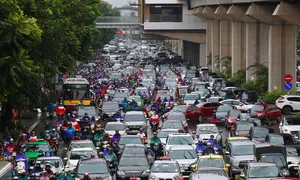 Hà Nội tắc đường vì 'ngõ nhỏ, phố nhỏ, nhà tôi ở đó' Hà Nội tắc đường vì 'ngõ nhỏ, phố nhỏ, nhà tôi ở đó'