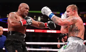 Netflix bị kiện vì đường truyền 'đơ' suốt trận so găng Mike Tyson và Jake Paul Netflix bị kiện vì đường truyền 'đơ' suốt trận so găng Mike Tyson và Jake Paul
