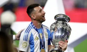 Báo Bồ Đào Nha bất ngờ khi Messi được đề cử The Best