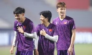 Cầu thủ Việt Nam vui cười trước chung kết gặp Thái Lan Cầu thủ Việt Nam vui cười trước chung kết gặp Thái Lan