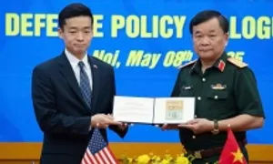Việt Nam trao kỷ vật phi công trong chiến tranh cho Bộ Quốc phòng Mỹ Việt Nam trao kỷ vật phi công trong chiến tranh cho Bộ Quốc phòng Mỹ