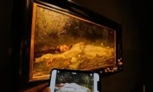 Fan đổ xô đi xem tranh giống MV của Taylor Swift Fan đổ xô đi xem tranh giống MV của Taylor Swift