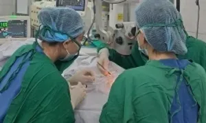 Bé trai 12 tuổi bị móc câu cá của bạn đâm thủng mắt