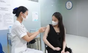 Mẹ đã chủng ngừa RSV, có nên tiêm kháng thể cho con?